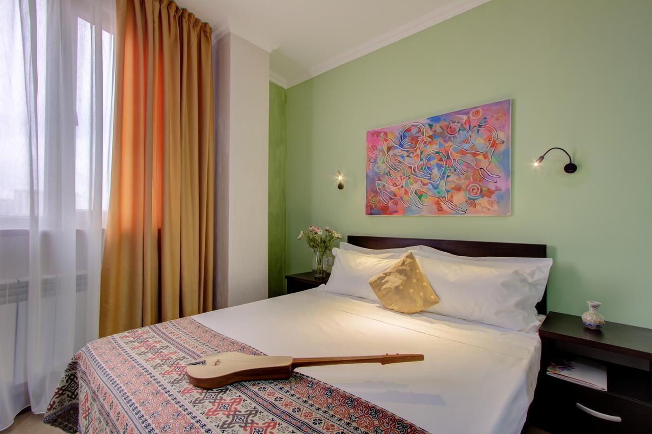 Olive Hotel Bishkek Exteriör bild