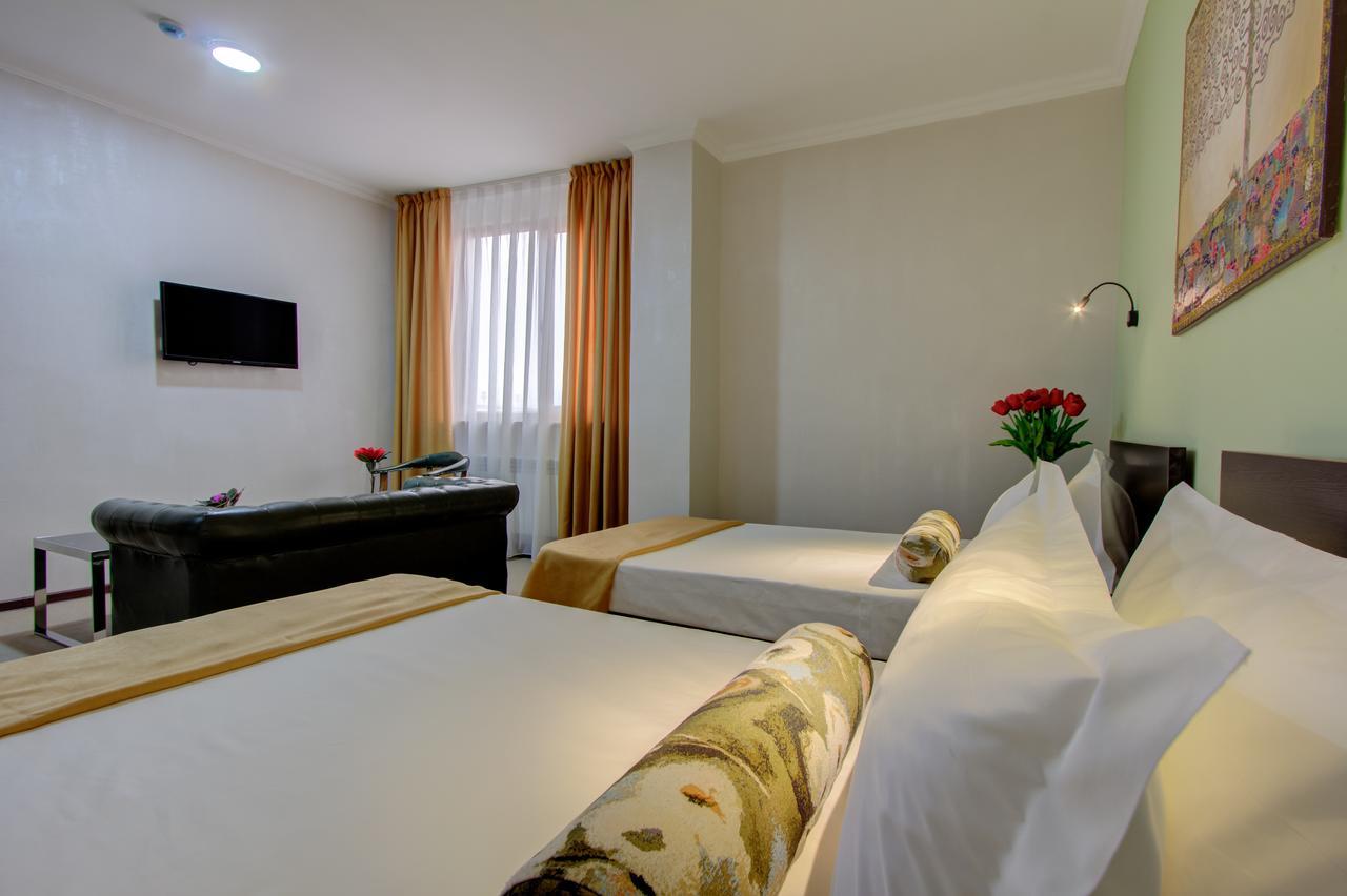 Olive Hotel Bishkek Exteriör bild