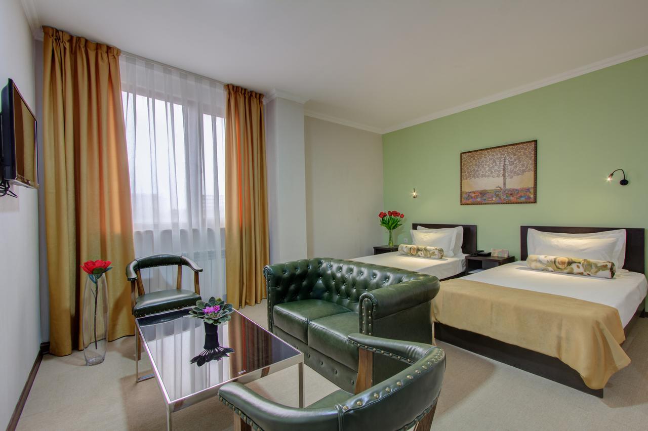 Olive Hotel Bishkek Exteriör bild