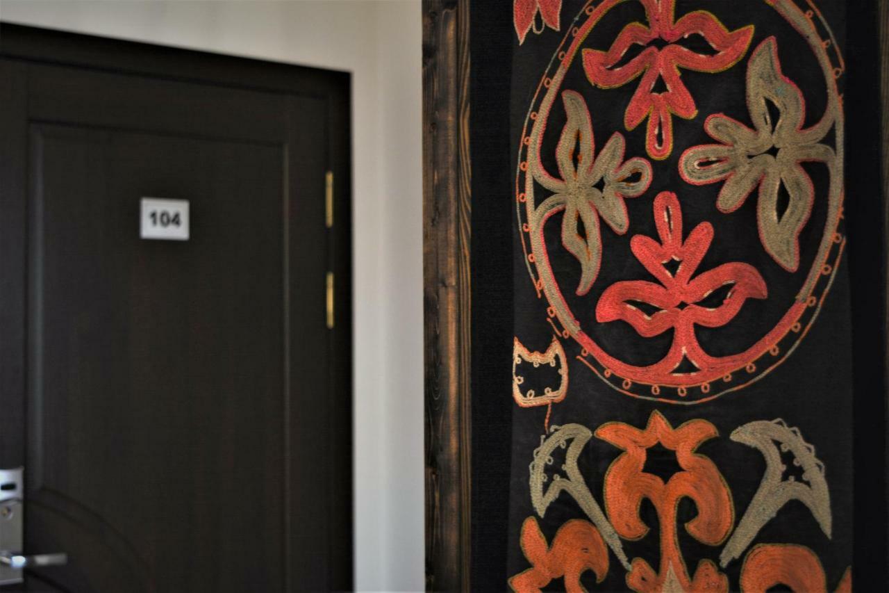 Olive Hotel Bishkek Exteriör bild