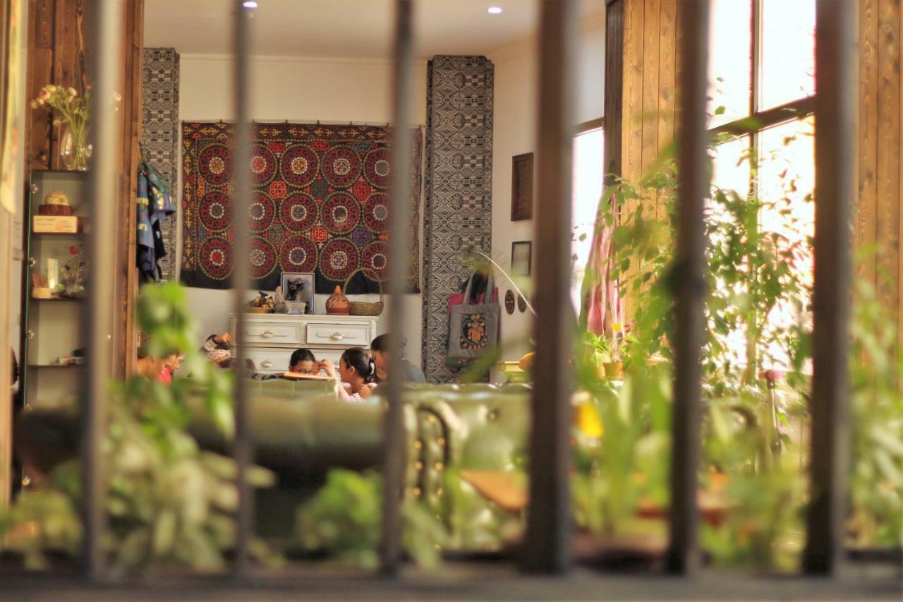 Olive Hotel Bishkek Exteriör bild